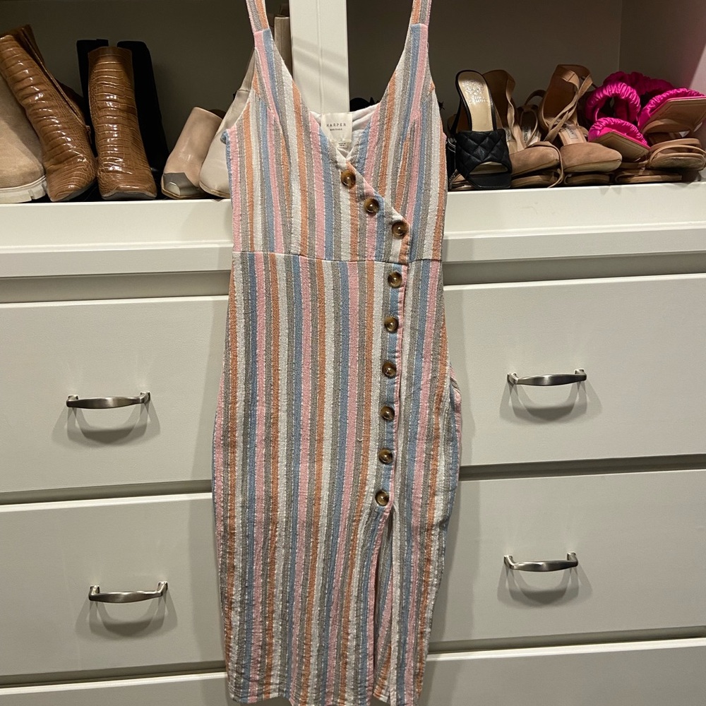 Beautiful body con spring/summer dress. Perfect for a baby shower, wedding event